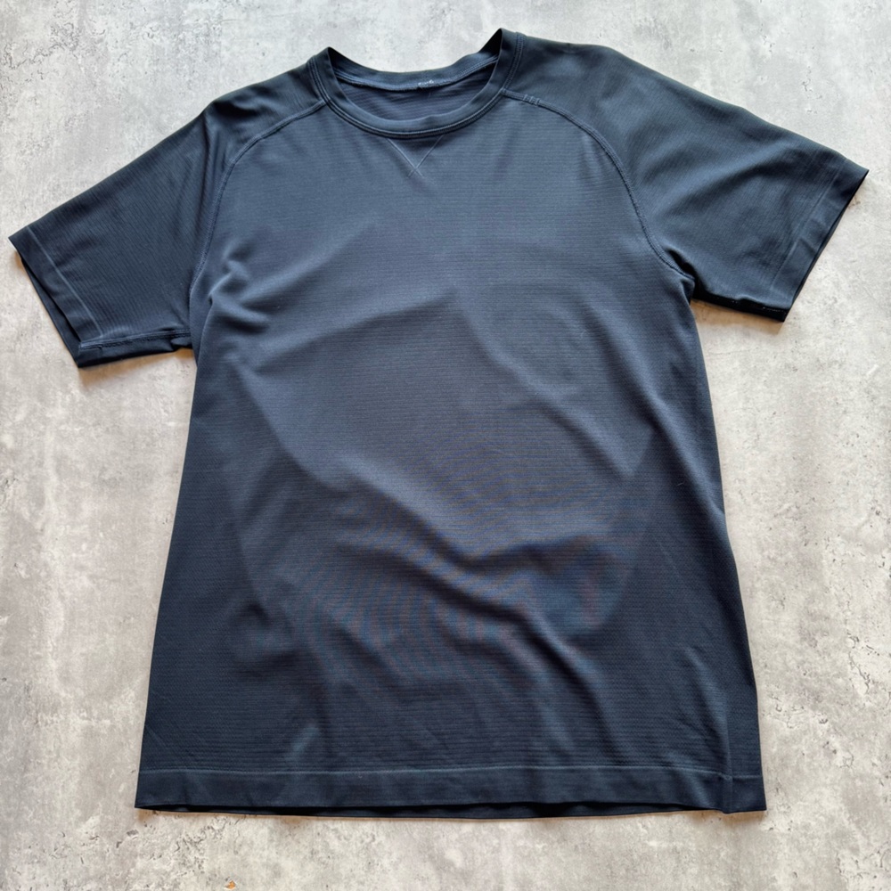 Lululemon Men’s Short Sleeve Tech Tee, Navy Blue, Size Medium